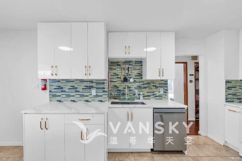 250913140219_kitchen with washer .jpg